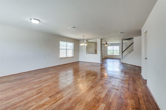 Foto del edificio - 2021 Laughlin Rd