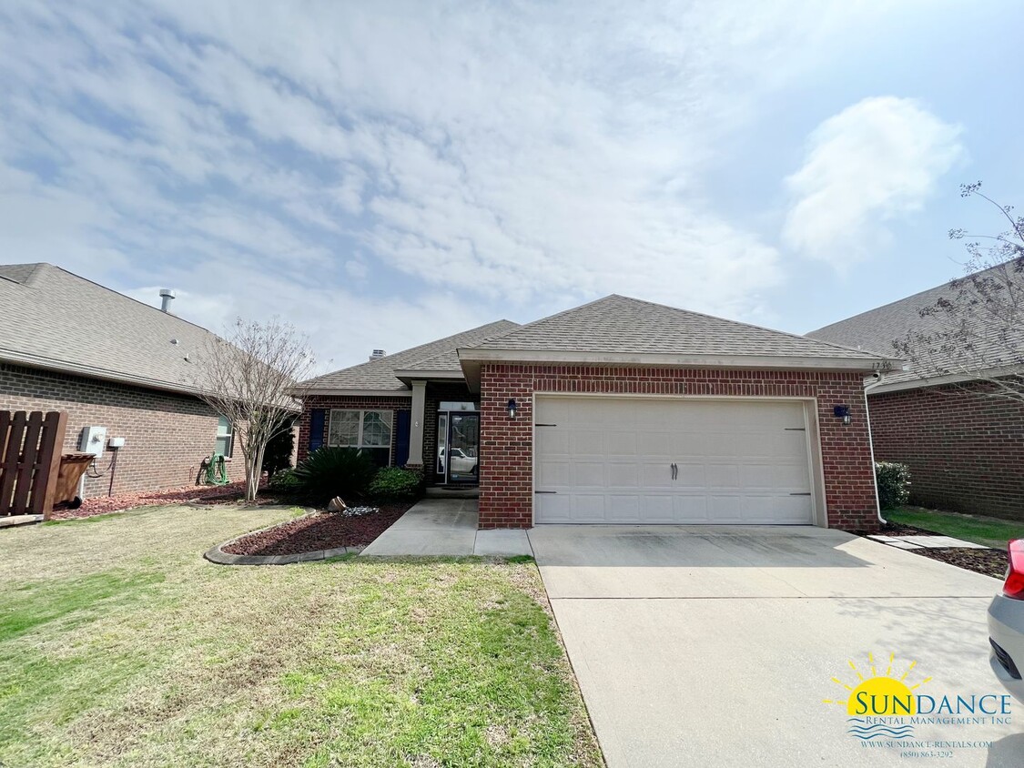 Primary Photo - Stunning Gulf Breeze home in Waterford Sound!