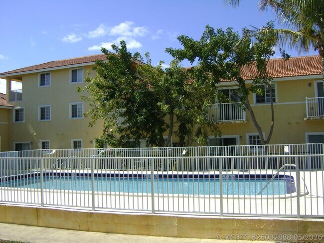 Foto del edificio - 2080 NE 167th St