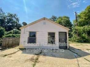 Building Photo - 517.5 Stoner Ave