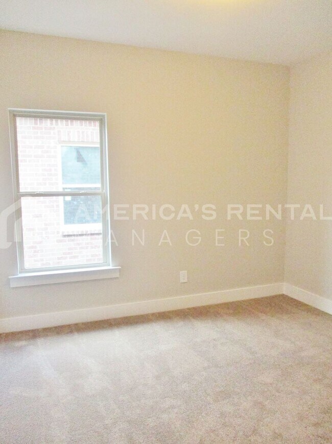 Building Photo - Home for Rent in Lake Cyrus... Available t...