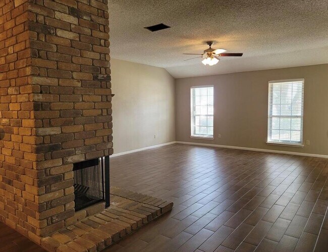 Foto del edificio - 2432 Shady Bend Dr