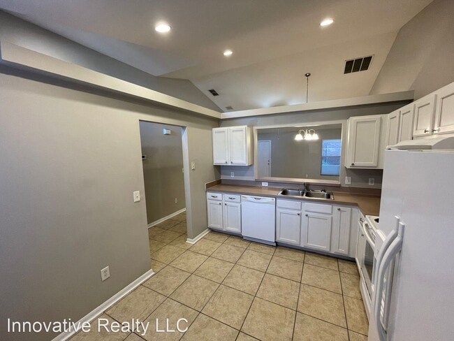 Building Photo - 4 br, 2 bath House - 1219 Acorn Circle