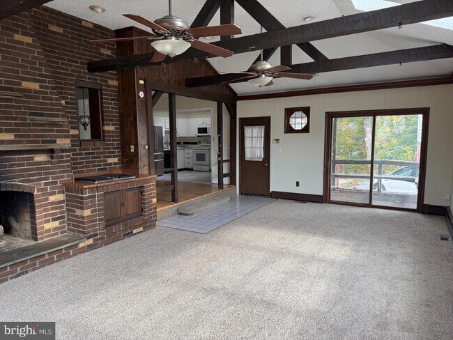 Foto del edificio - 328 Hutchinson Terrace