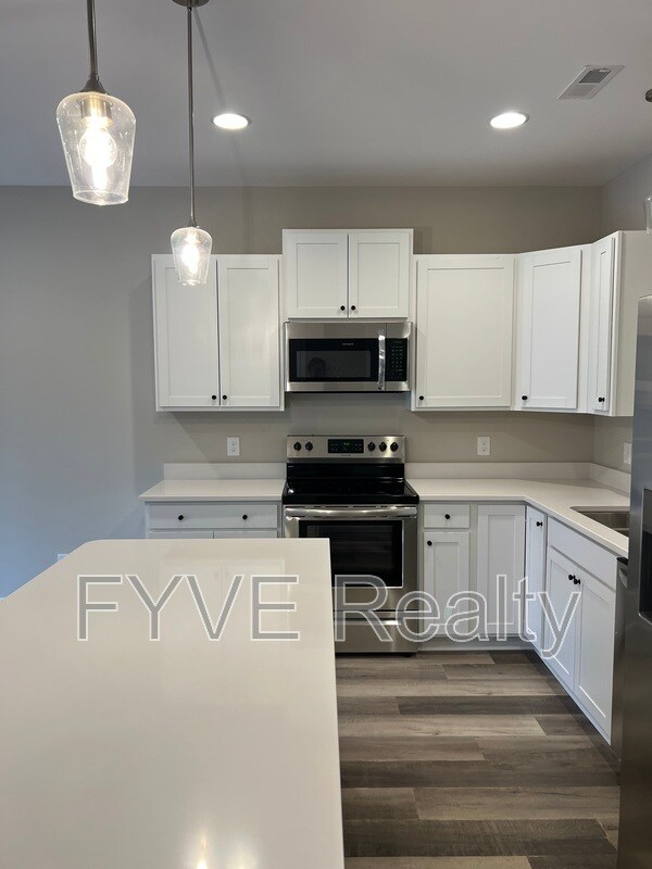 Building Photo - 4138 Valley Creek Way