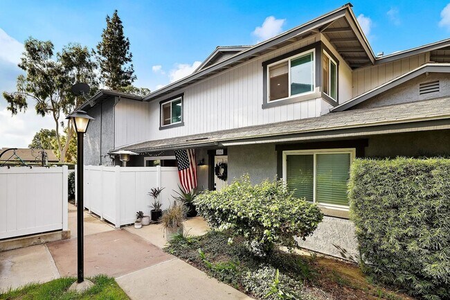 Building Photo - Beautiful 3 Bedroom, 3 Bathroom Home in the Heart of Yorba Linda