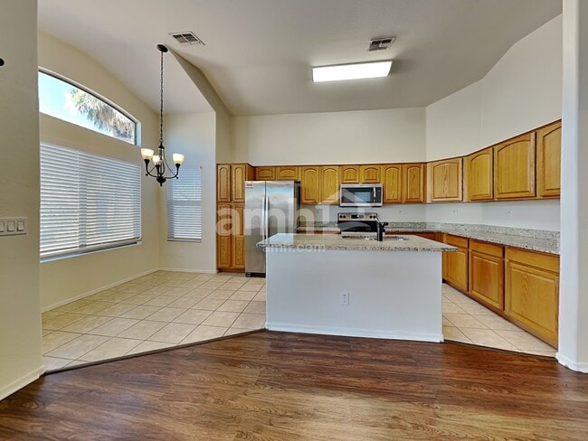 Building Photo - 13830 W Keim Dr