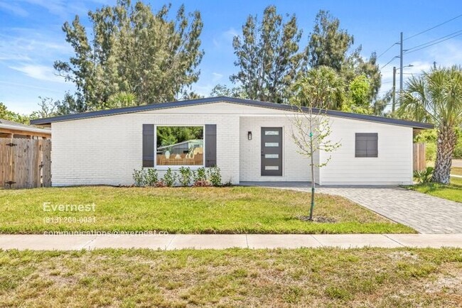 Building Photo - 5908 S Manhattan Ave