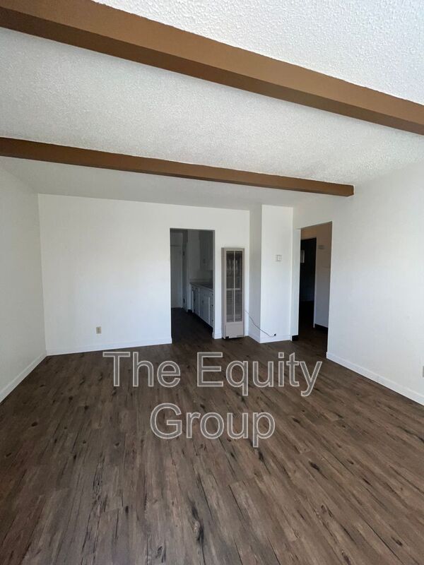 Foto del edificio - 513 E Myrtle Ave