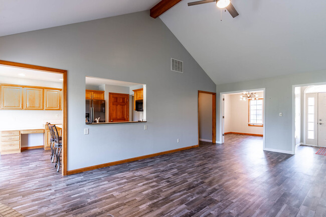 Foto del edificio - 4611 DuPont Oaks Pl