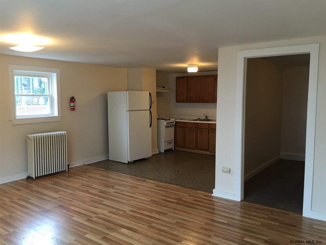 53 McElwain Ave, Cohoes, NY 12047 Room for Rent in Cohoes, NY