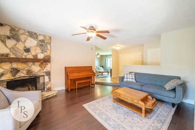 Building Photo - Fresno Westside Home, 3BR/2BA, Built 1966 ...