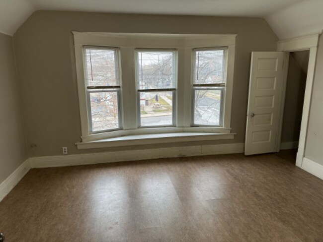 Building Photo - 3369 Lagrange St