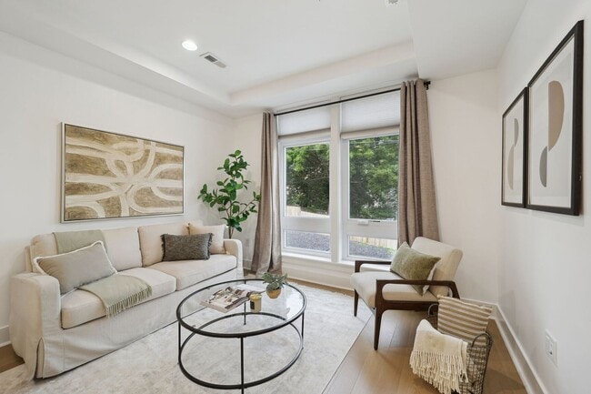 Building Photo - GORGEOUS 1 BED/1BA WITH W/D IN RENOVATED B...