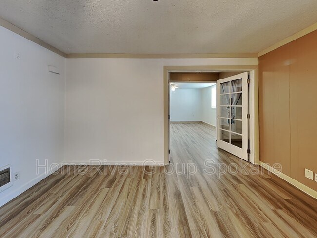 Building Photo - 1209 E Kiernan Ave