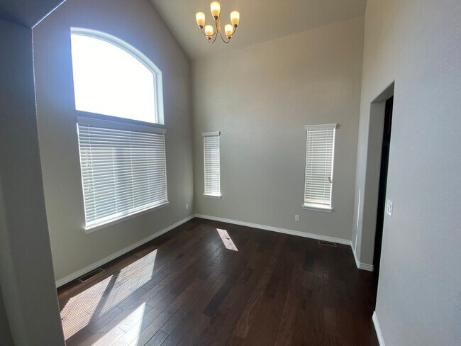 Foto del edificio - Beautiful 4 Bedroom Home in Lorson Ranch!!