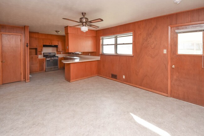 Building Photo - 1805 Waterloo Ave