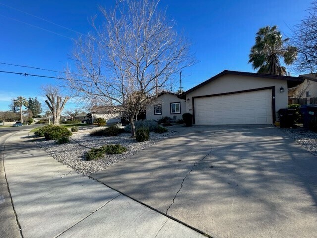 Primary Photo - Beautiful 3 bedroom 1.5 bathroom home in S...