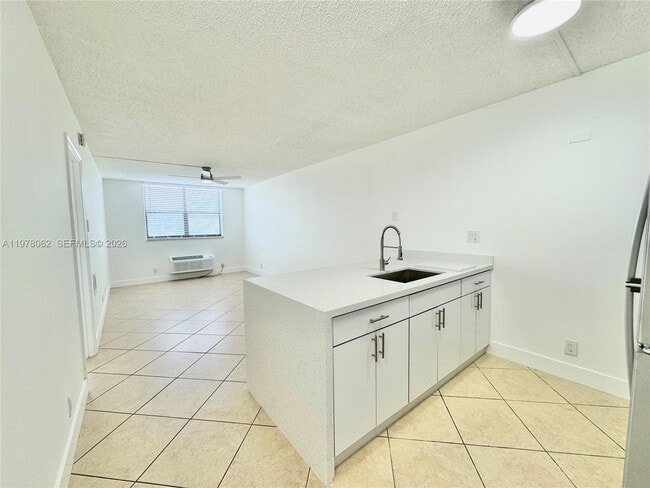 Foto del edificio - 2401 Riverside Dr