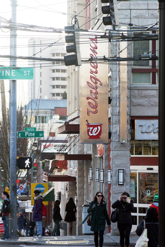 Vista alternativa - The Broadway Crossing