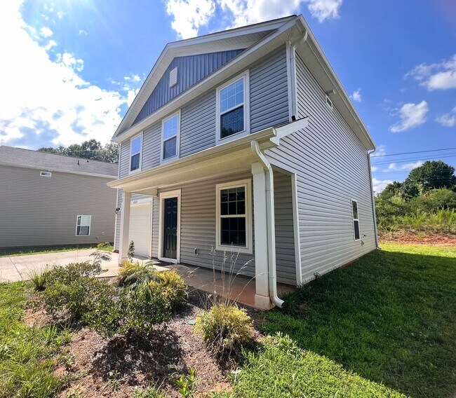 Building Photo - Gorgeous 3 bedroom, 2 1/2 bathroom two-story home in Winston Salem