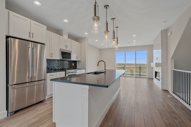 Building Photo - 10860 Lyric St