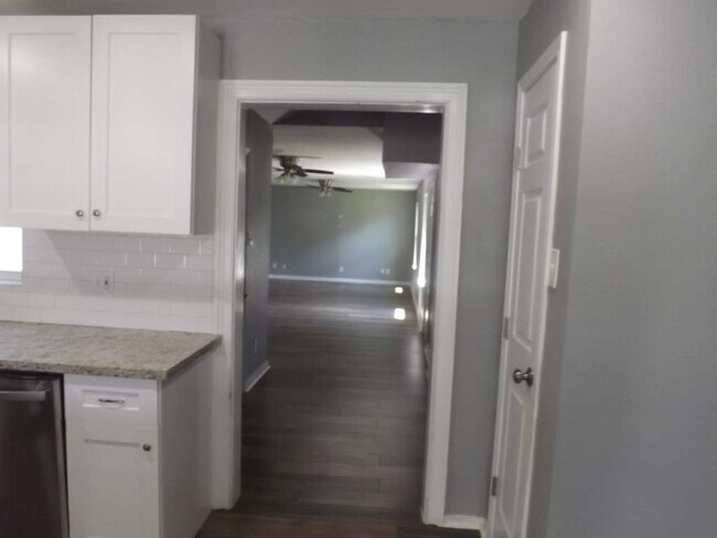 Foto del edificio - 7619 Ilex St