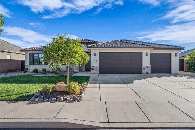 Building Photo - 3 Bed 2.5 Bath Single-Level Home!