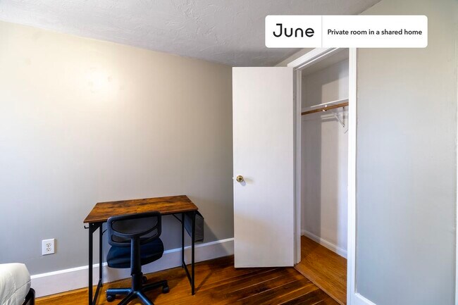 Foto del edificio - Private bedroom in 4 bed/2 bath Home