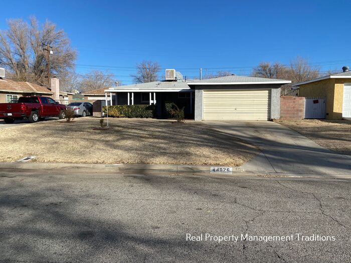 Primary Photo - Centrally located 3 + 1 in Lancaster