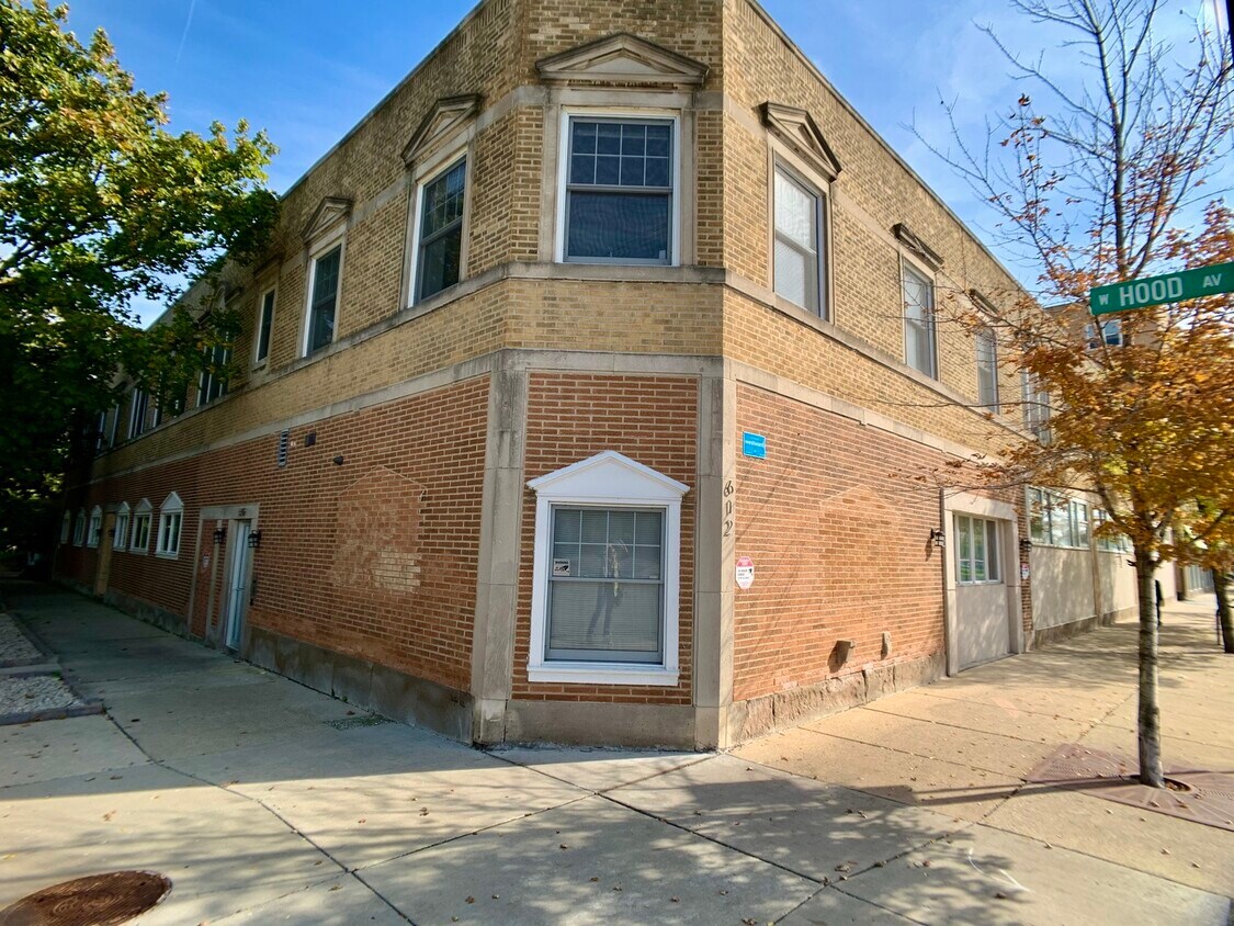 Primary Photo - 6125 N Clark St