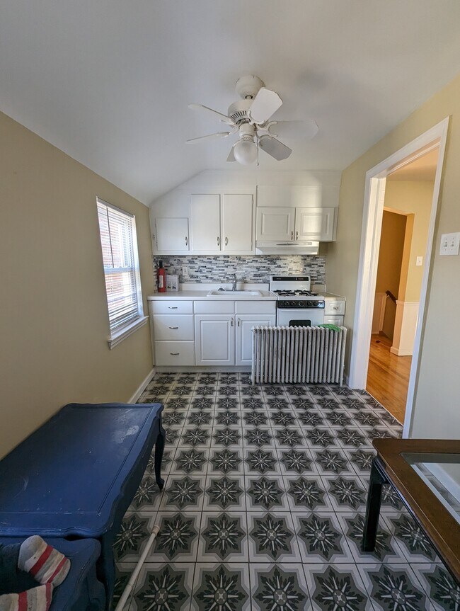 Foto del edificio - 1117 Logan Ave