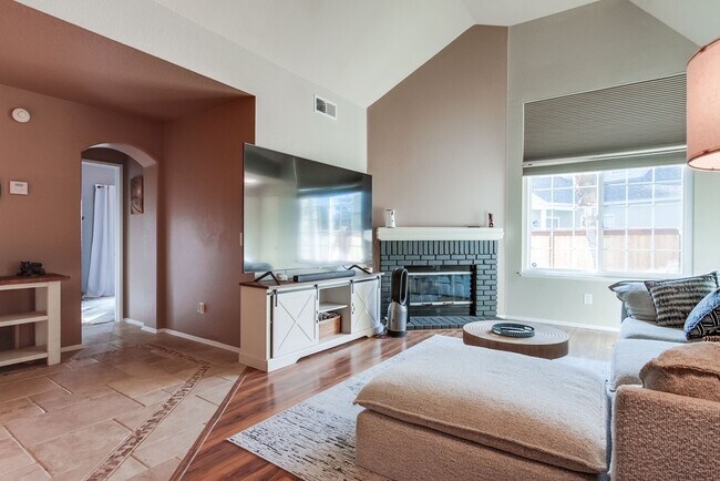 Foto del edificio - 2637 Regent Rd