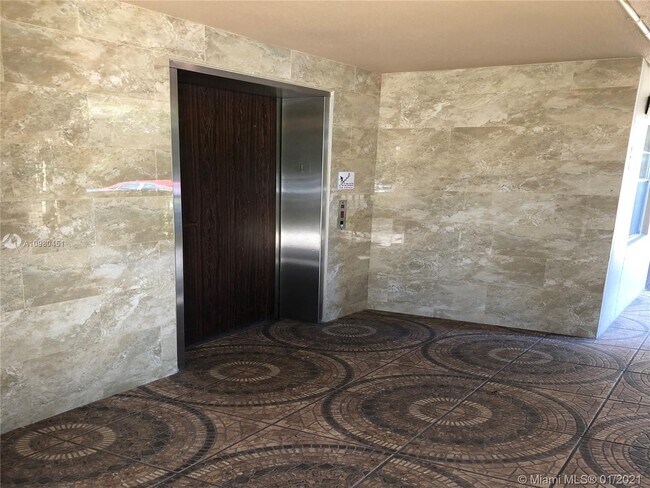 Foto del edificio - 650 SW 124th Terrace