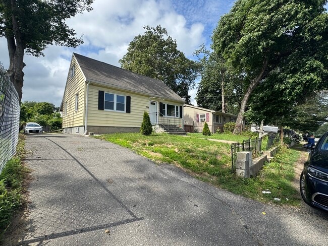 Building Photo - 888 Platt St