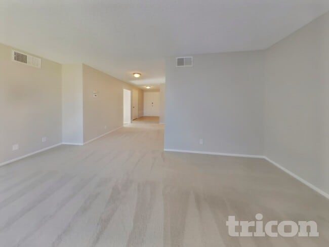 Building Photo - 14948 Cliffrose Ct