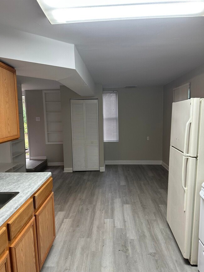 Foto del edificio - 229 S Lipona Rd