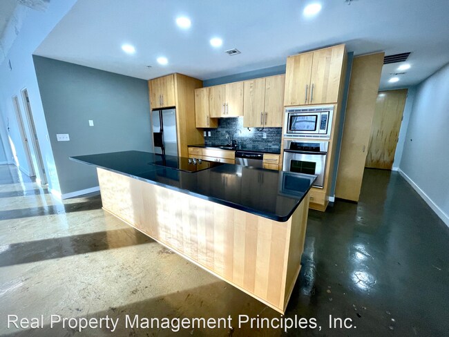 Building Photo - 2 br, 2 bath House - 21 W 10th Street #12D