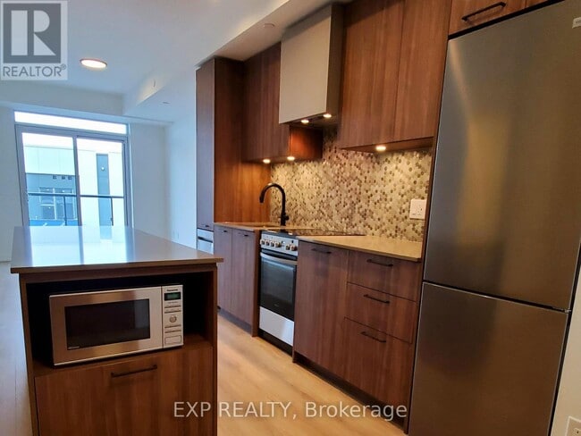 Building Photo - 10 Lagerfeld Dr