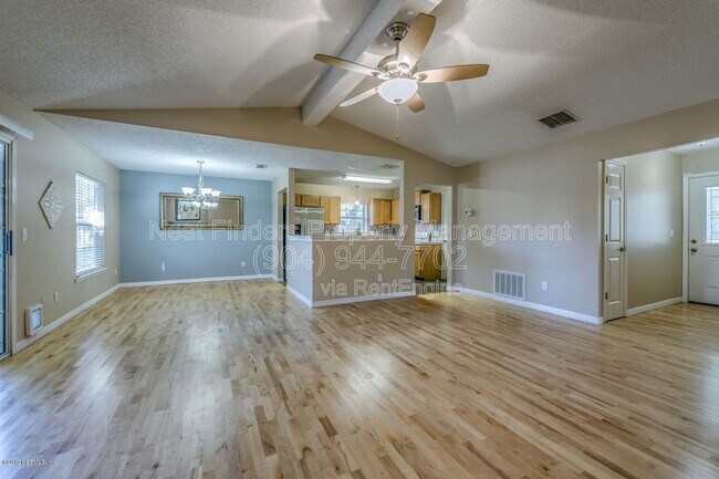 Foto del edificio - 4570 Blue Stream Ln N