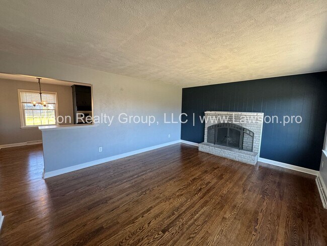 Building Photo - Beautifully Updated Ranch with Large Flat ...