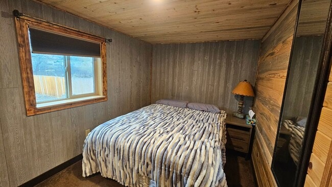 Foto del edificio - Fully Furnished Studio with Fenced Yard