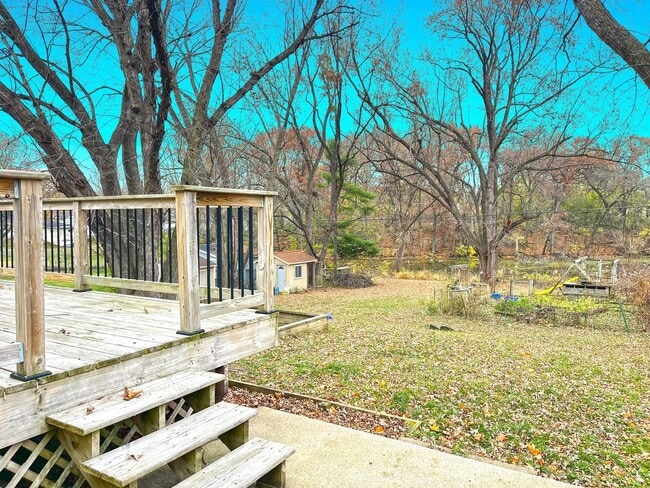 Building Photo - 3 Plus BR Sparkling Lakeshore Home with Two Kitchens, Fireplace, Huge Deck and is Pet Friendly!