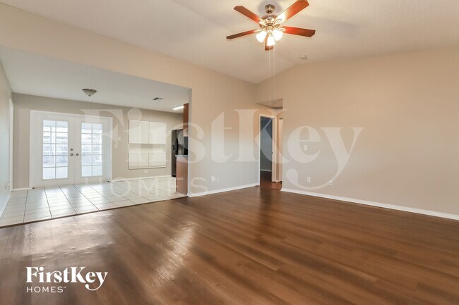 Building Photo - 924 Axlewood Cir