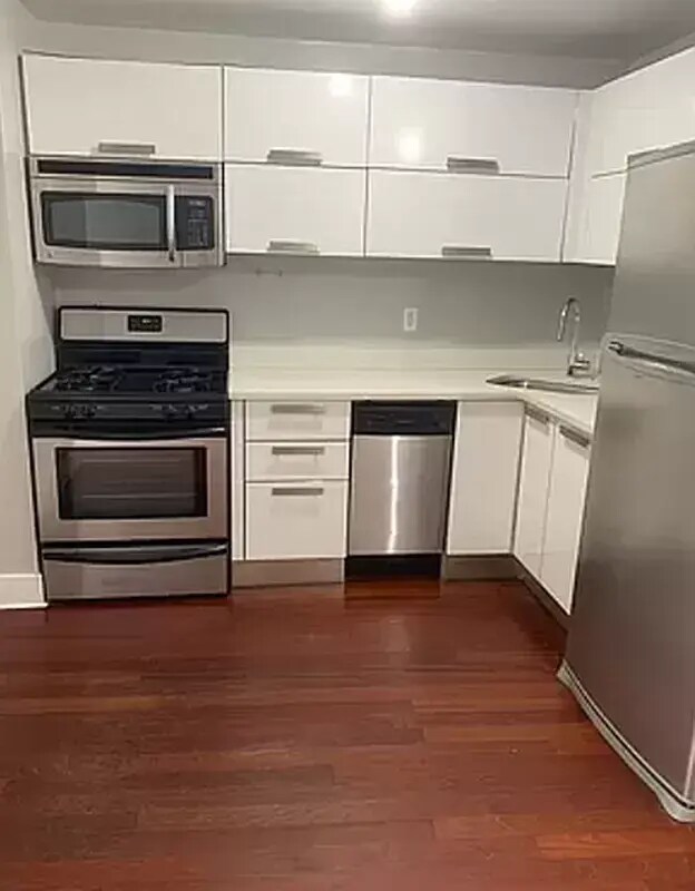 Foto principal - 12-18 Meserole St