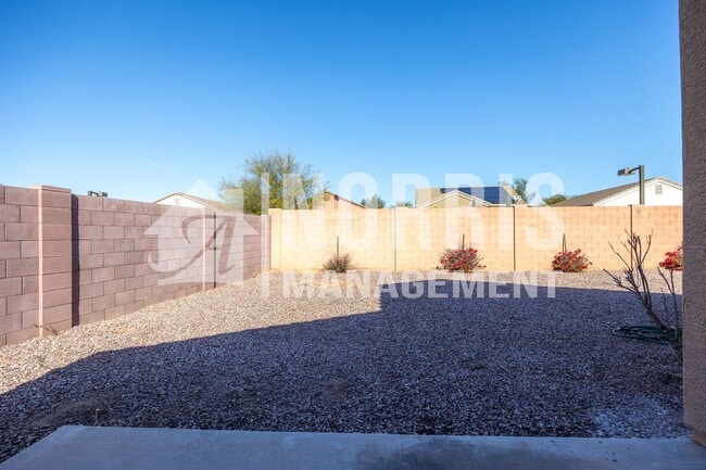 Building Photo - Great Home Located minutes from Freeway