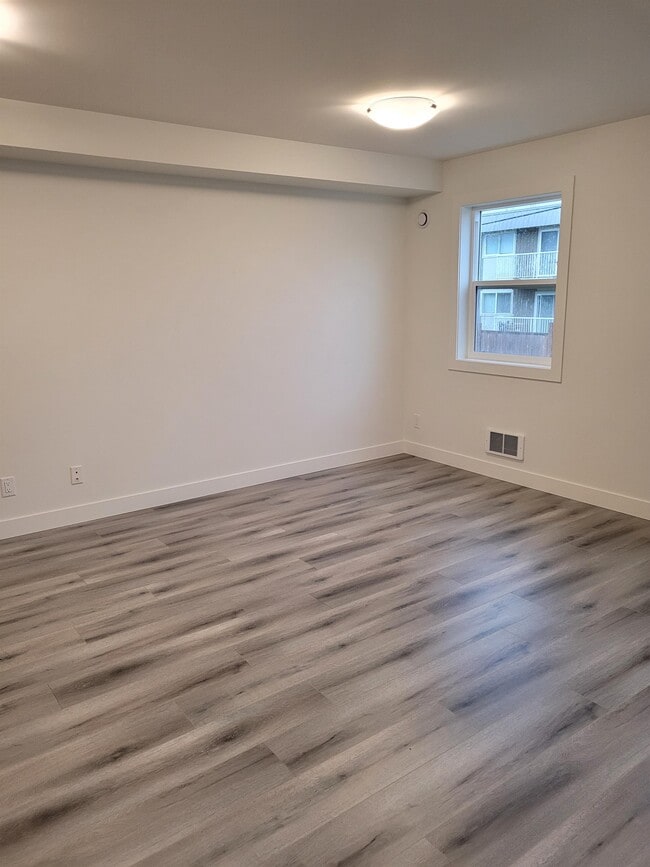 Building Photo - 596 Lance Pl