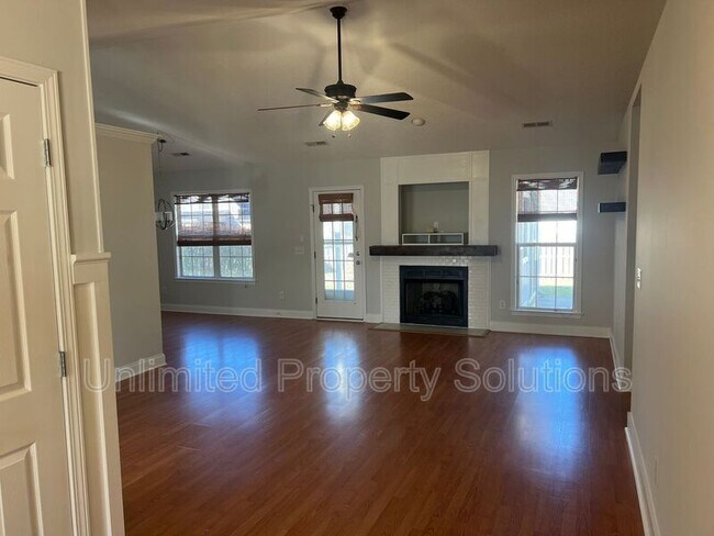 Foto del edificio - 617 Hillside Dr