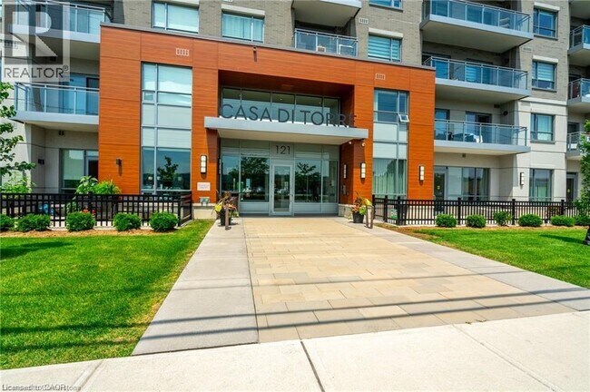 Photo du bâtiment - 121 Hwy 8