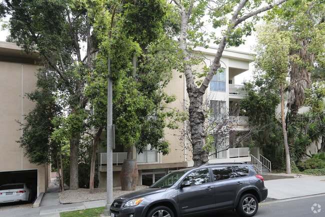 Foto del edificio - 244 N Almont Dr